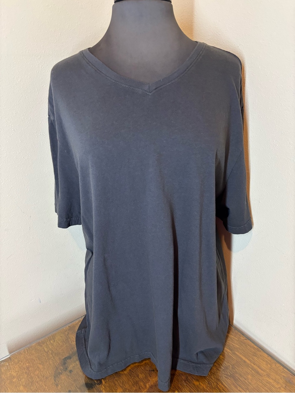 Perfect White Tee, made in USA, 100% cotton, black V-neck tee, XL